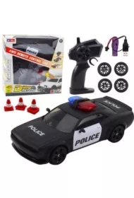 Policja RC z wymiennymi kołami