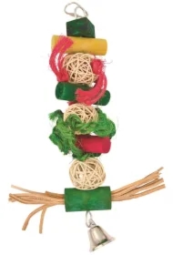 Wisząca zabawka z kolorowymi kulkami wiklinowymi, drewnianymi klockami, skórzanymi paskami i dzwonkiem 28 cm