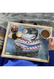 Podstawka pod laptopa LP01 Kot na koszu z praniem