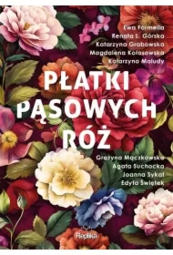 Płatki pąsowych róż