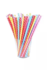 Słomki papierowe czerwone w białe kropki