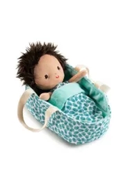Lalka dzidziuś w koszyczku z ubrankiem i kocykiem Ari 12 m+