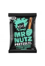 Paluszki solone z nadzieniem z orzeszkami ziemnymi, orzechami laskowymi i karmelem