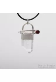 Kryształ z granatem, wisior