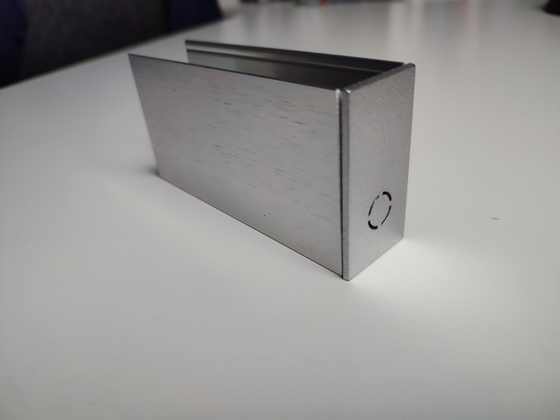 ALFA SREBRNA szyna magnetyczna natynkowa 52 AZzardo anodowana - 3 metry