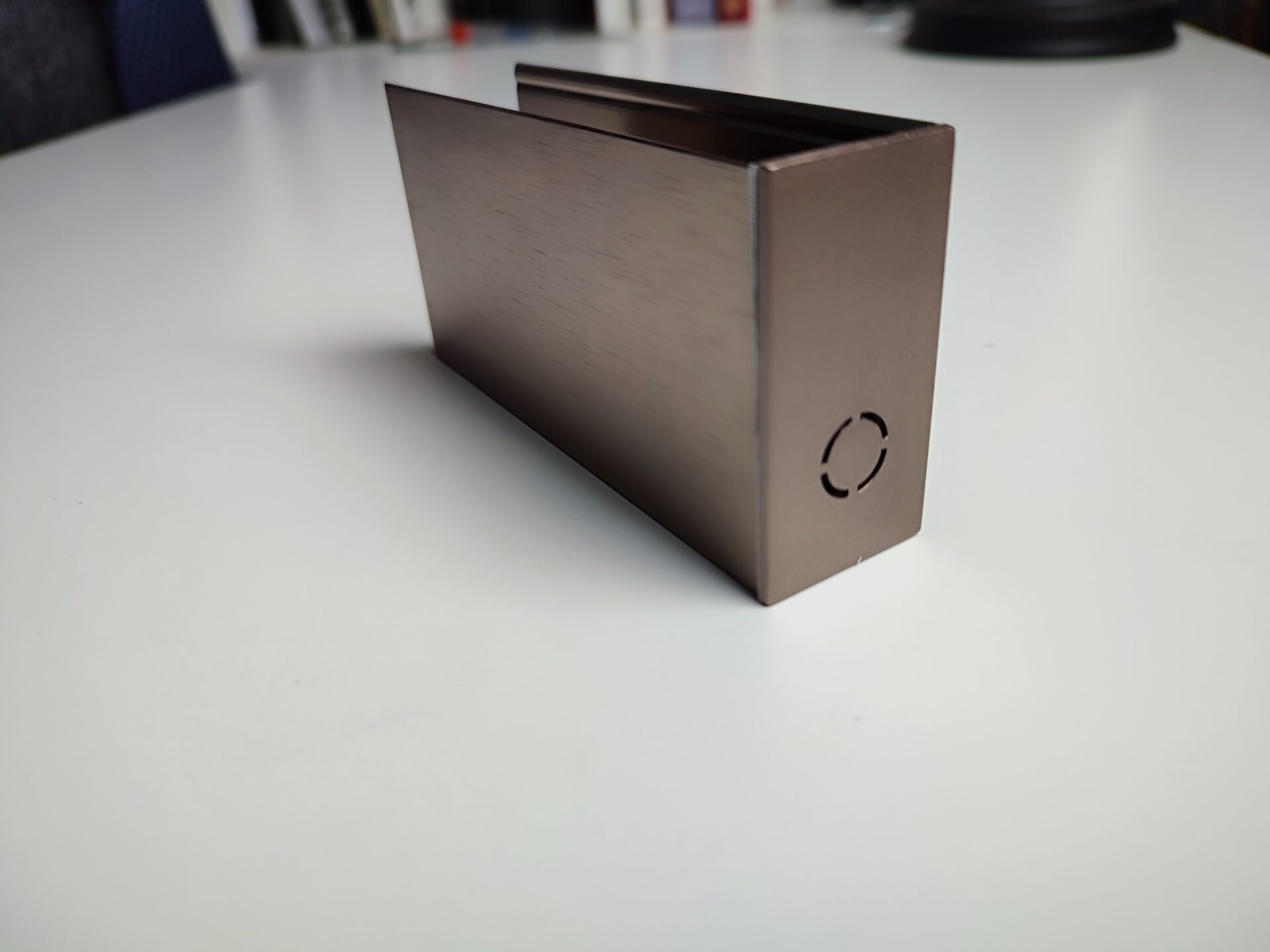 ALFA CZEKOLADOWA szyna magnetyczna natynkowa 52 AZzardo anodowana - 3 metry