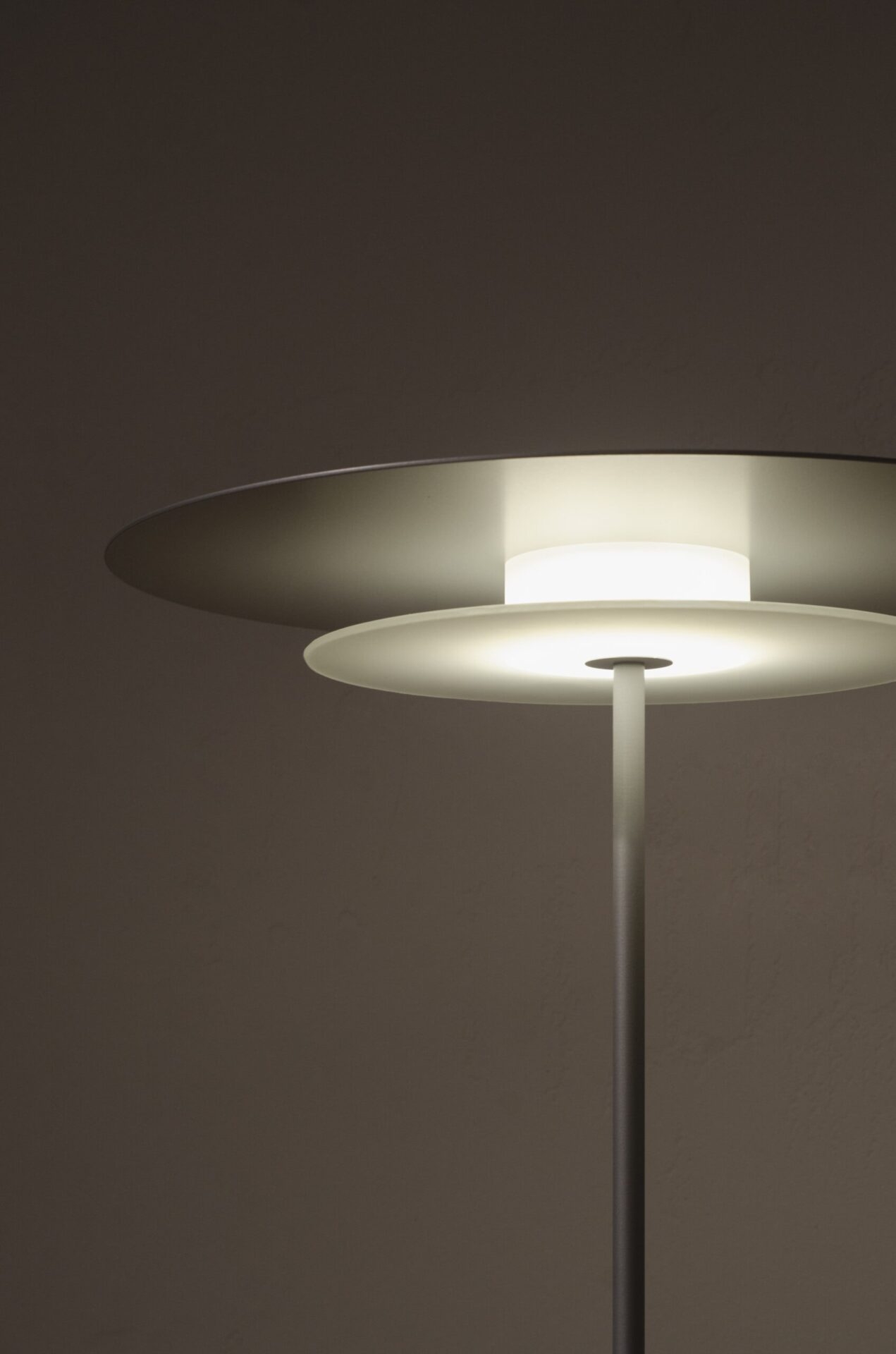 AEROPLAN FLOOR LoftLight lampa podłogowa - Almond buff
