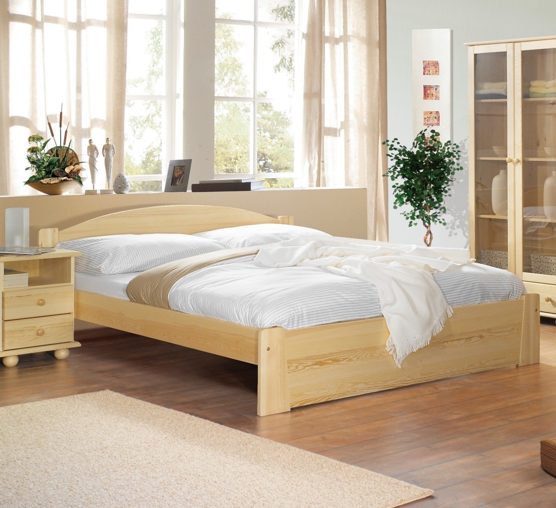 Łóżko z drewna sosnowego z wezgłowiem i obniżonym tyłem Miki