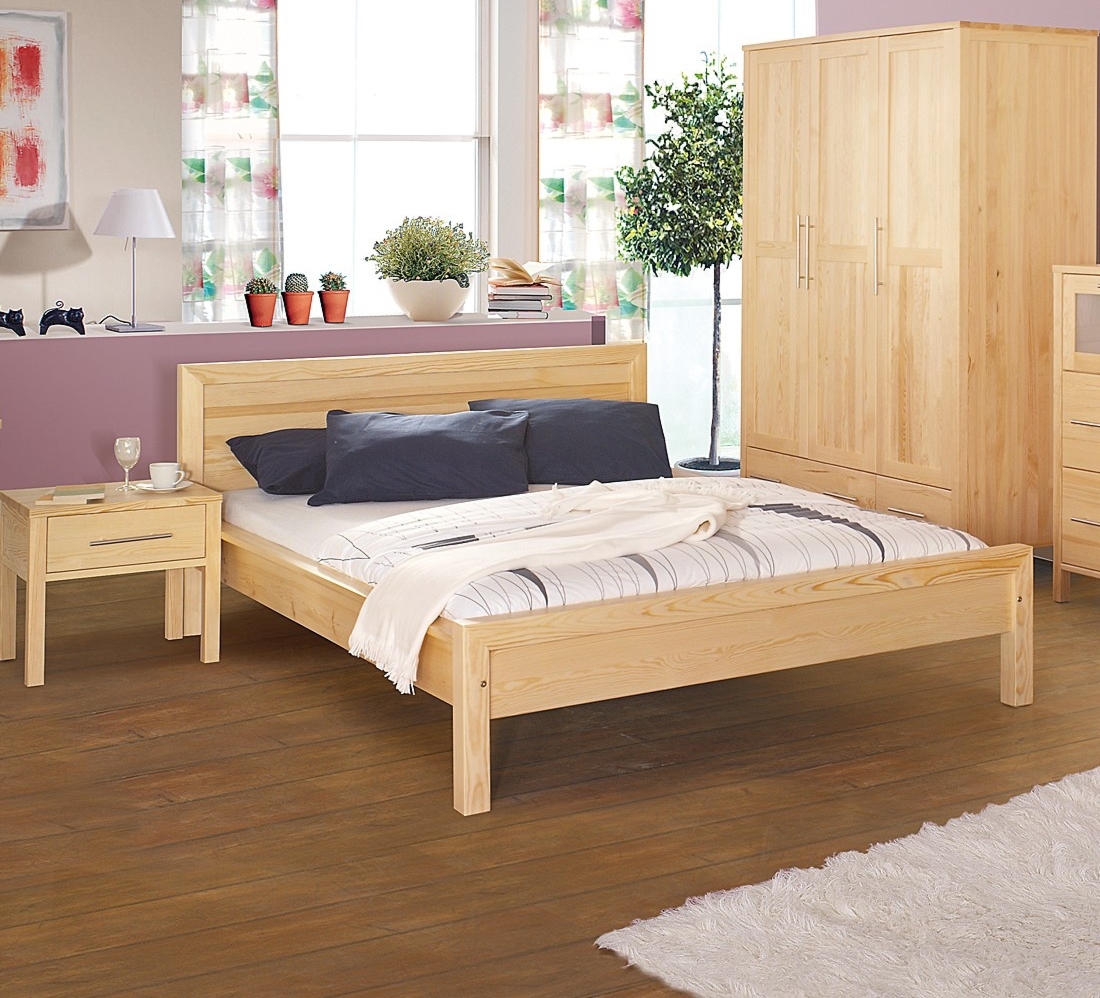 Sosnowe łóżko do sypialni z wezgłowiem Prestige