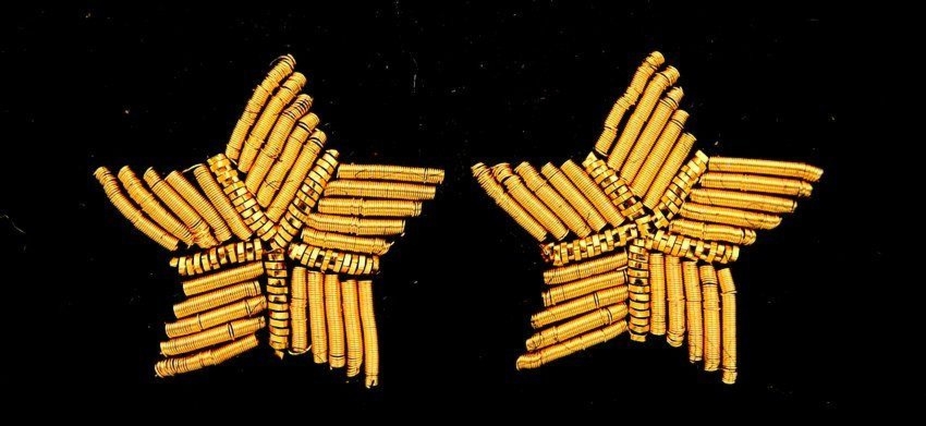 Stopień na pasek czapki garnizonowej - wiceadmirał, komandor porucznik, podporucznik marynarki, starszy chorąży marynarki