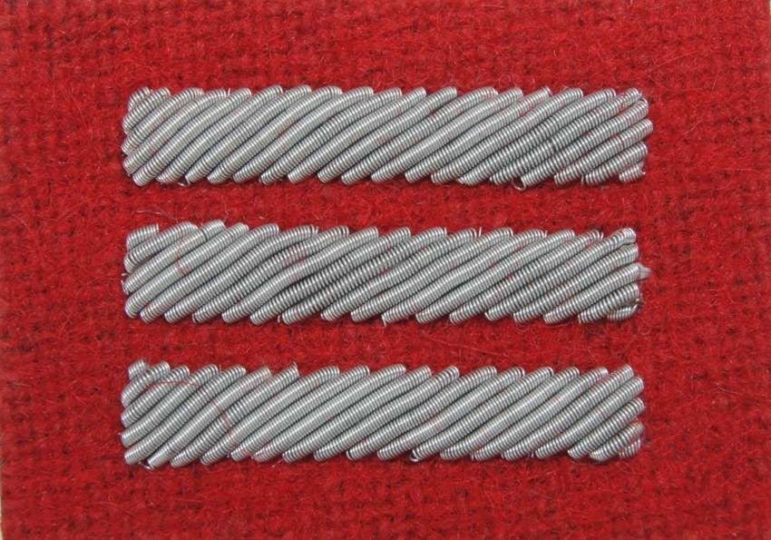 Stopień Wojska Polskiego haftowany bajorkiem do beretu szkarłatnego - starszy kapral