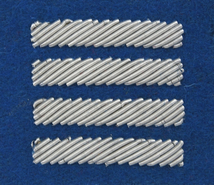 Stopień Wojska Polskiego haftowany bajorkiem do beretu niebieskiego - plutonowy