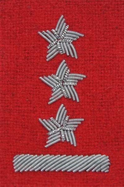 Stopień Wojska Polskiego haftowany bajorkiem do beretu szkarłatnego - porucznik