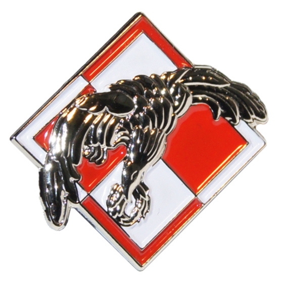 Miniatura (Pin) szachownicy lotniczej z gapą pilota