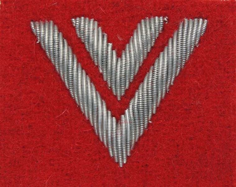 Stopień Wojska Polskiego haftowany bajorkiem do beretu szkarłatnego - starszy sierżant