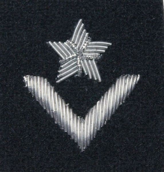 Stopień Wojska Polskiego haftowany bajorkiem do beretu czarnego - młodszy chorąży