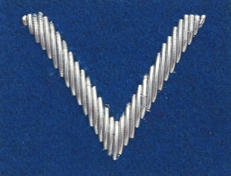 Stopień Wojska Polskiego haftowany bajorkiem do beretu niebieskiego - sierżant