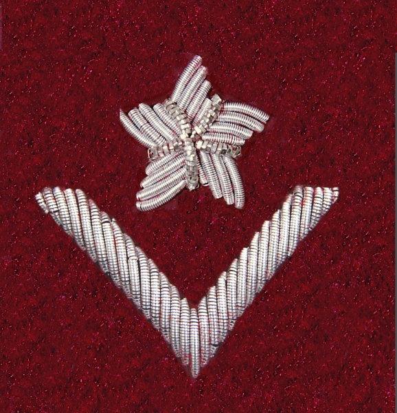 Stopień Wojska Polskiego haftowany bajorkiem do beretu bordowego (tłoczonego) - młodszy chorąży