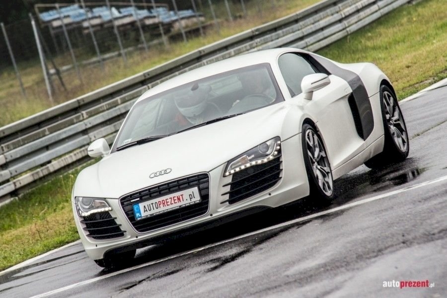 Jazda Ferrari i Audi R8 - kierowca - Tor Silesia Ring Karting - Opole (Kamień Śląski) - 2 okrążenia