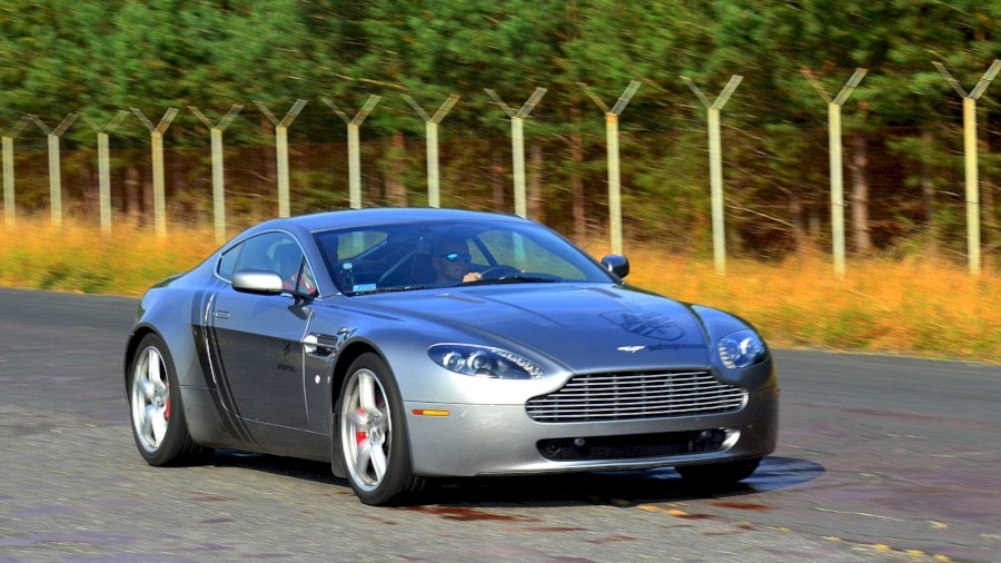 Jazda Aston Martin V8 Vantage - kierowca - Cała Polska - 3 okrążenia
