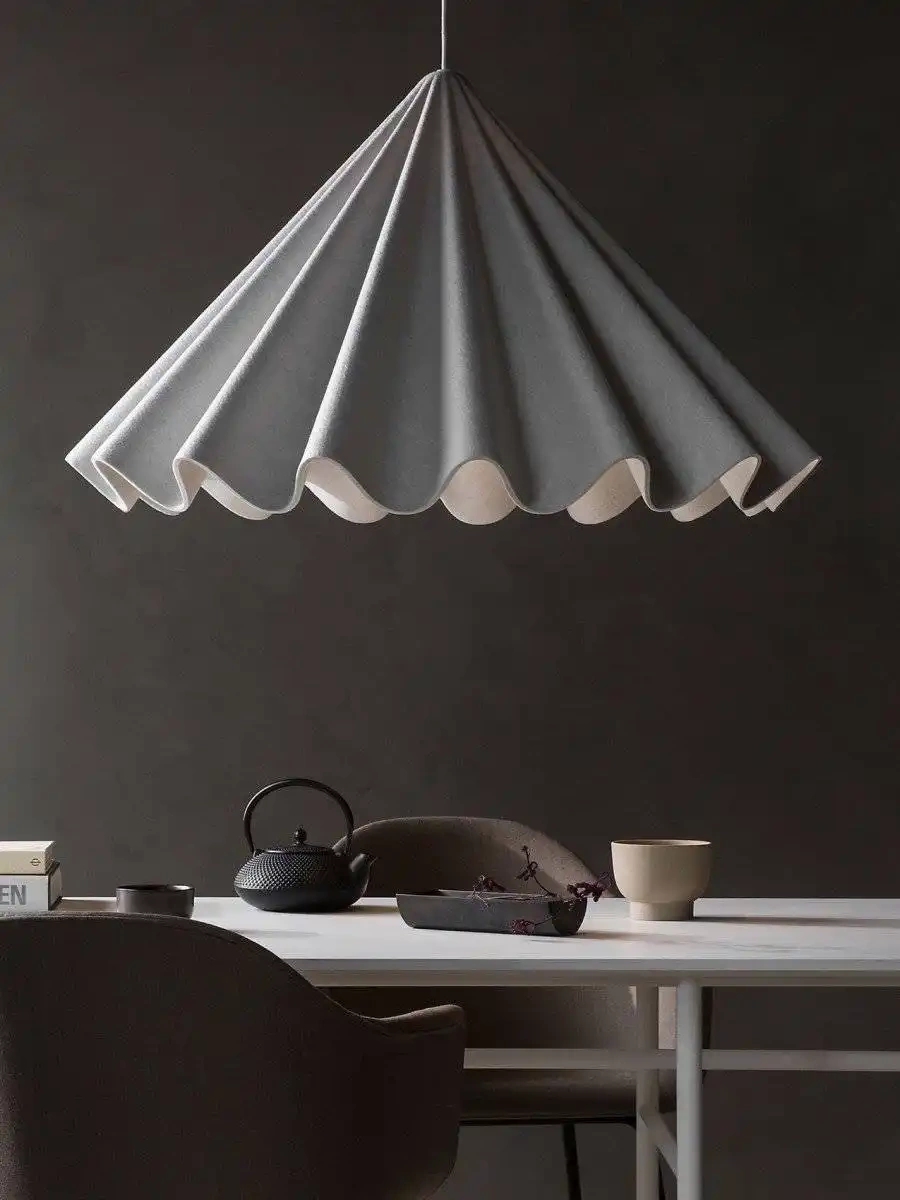 Audo Copenhagen :: Lampa wisząca Dancing filcowa biała śr. 95 cm Menu