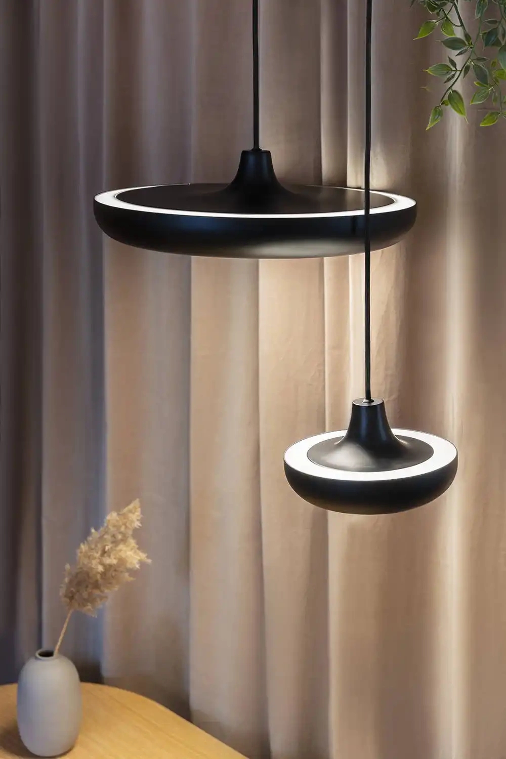 Umage  ::  Lampa wisząca Cassini czarna śr. 20 cm