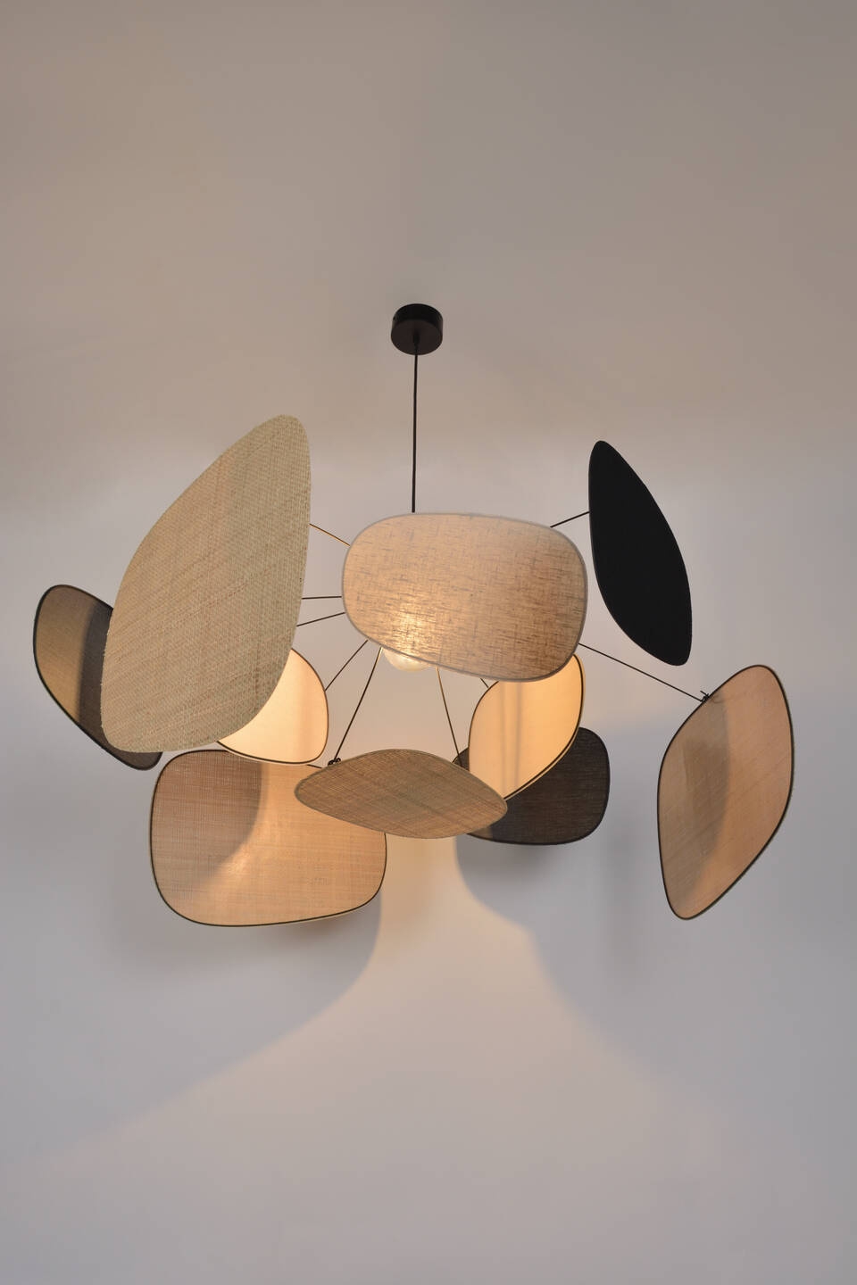 Market Set :: Lampa wisząca Screen 70's śr. 110 cm rozm. XL beżowo-czarna