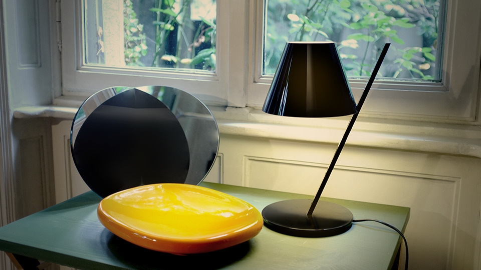 Artemide :: Lampa stołowa La Petite czarna wys. 37 cm