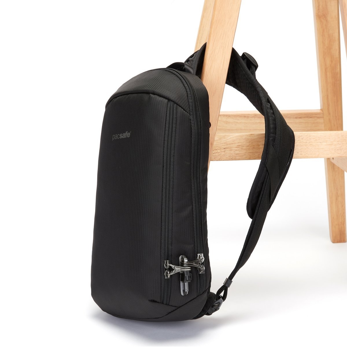 Image of Plecak na jedno ramię antykradzieżowy Pacsafe Vibe 325 Econyl® - czarna