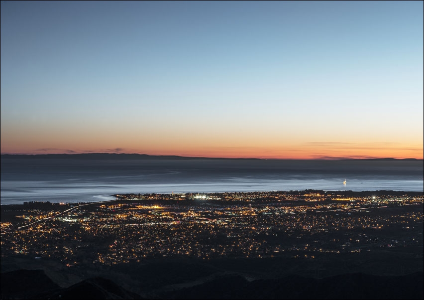 Image of Dusk shot of Santa Barbara, California, and the Pacific shore, taken from bluffs high above the city., Carol Highsmith - plakat Wymiar do wyboru: 29,7