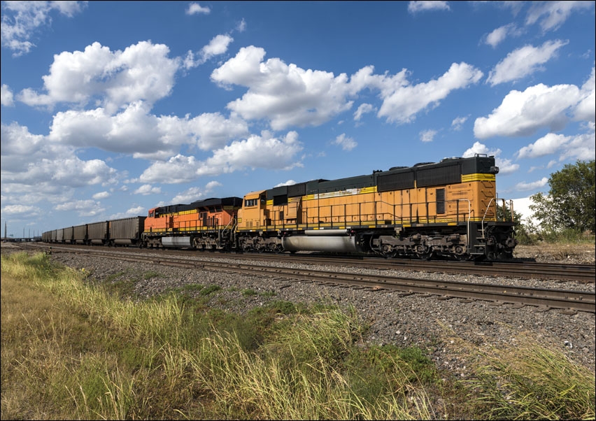 Image of Freight train approaches in an industrial neighborhood of Fort Worth, Texas., Carol Highsmith - plakat Wymiar do wyboru: 91,5x61 cm