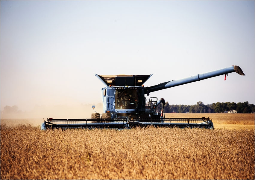 Image of A harvesting operation kicks up dust in rural Carroll County, Indiana., Carol Highsmith - plakat Wymiar do wyboru: 80x60 cm