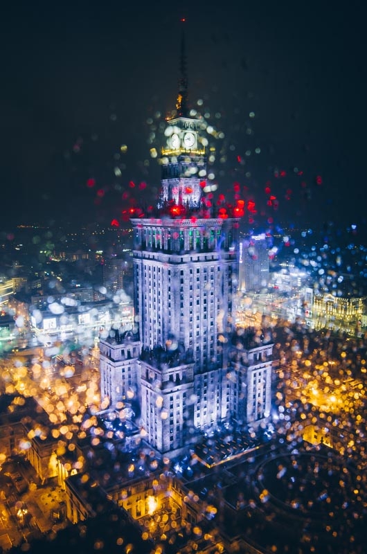 Image of Warszawa Pałac Kultury i Nauki Przez jesienne krople - plakat premium Wymiar do wyboru: 50x70 cm