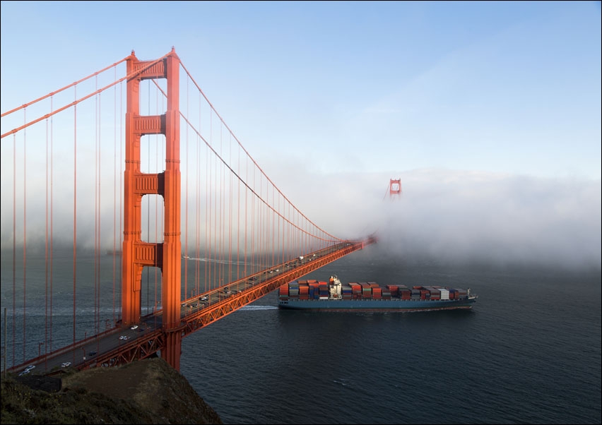 Image of Fog rolls across the Golden Gate Bridge in San Francisco., Carol Highsmith - plakat Wymiar do wyboru: 30x20 cm