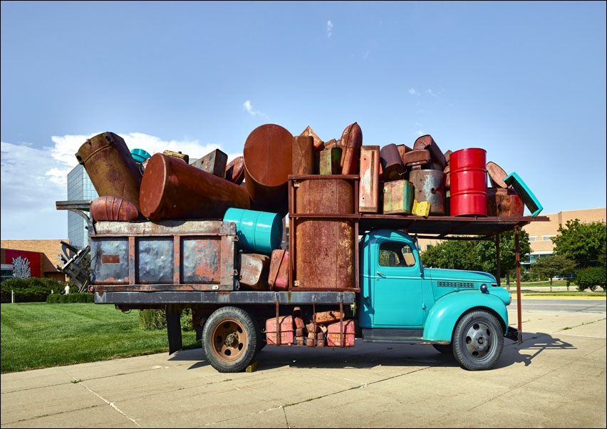 Image of This inglorious sculpture outside the Sioux City Art Center., Carol Highsmith - plakat Wymiar do wyboru: 70x50 cm
