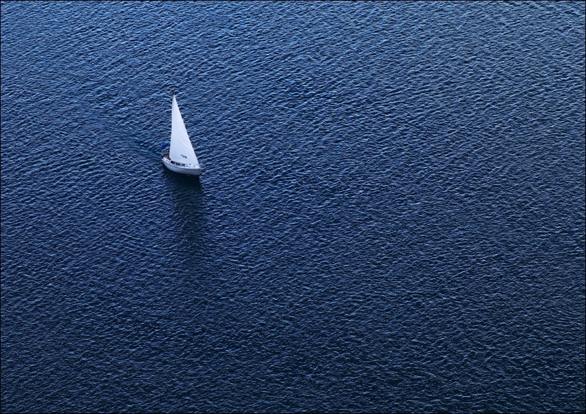 Image of Lonely yacht, The top view - plakat Wymiar do wyboru: 40x30 cm