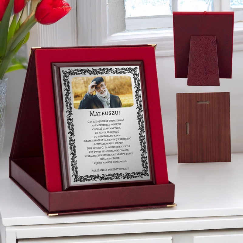 Dyplom na emeryturę w etui – srebrna tabliczka z dedykacją