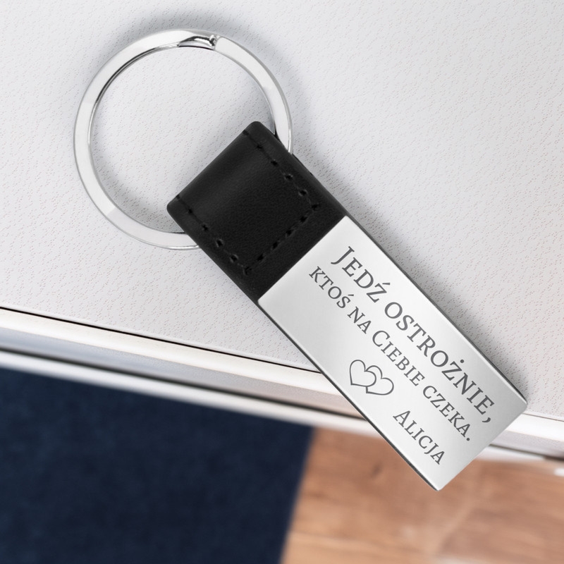 Metalowy brelok do kluczy z eko-skórą - z grawerem