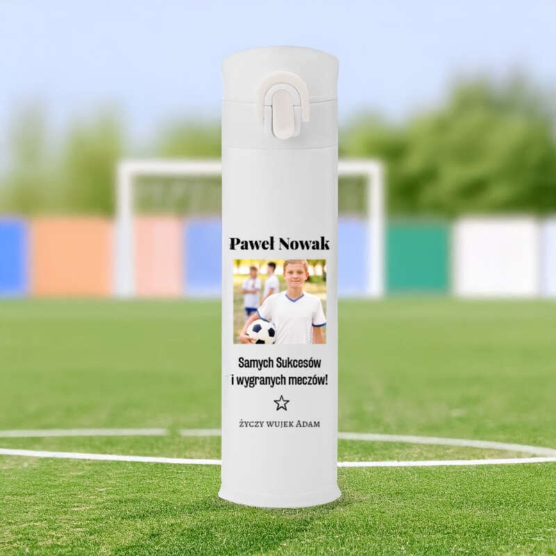 Szczelny kubek izotermiczny 350 ml z nadrukiem UV – idealny prezent dla młodego sportowca i nie tylko