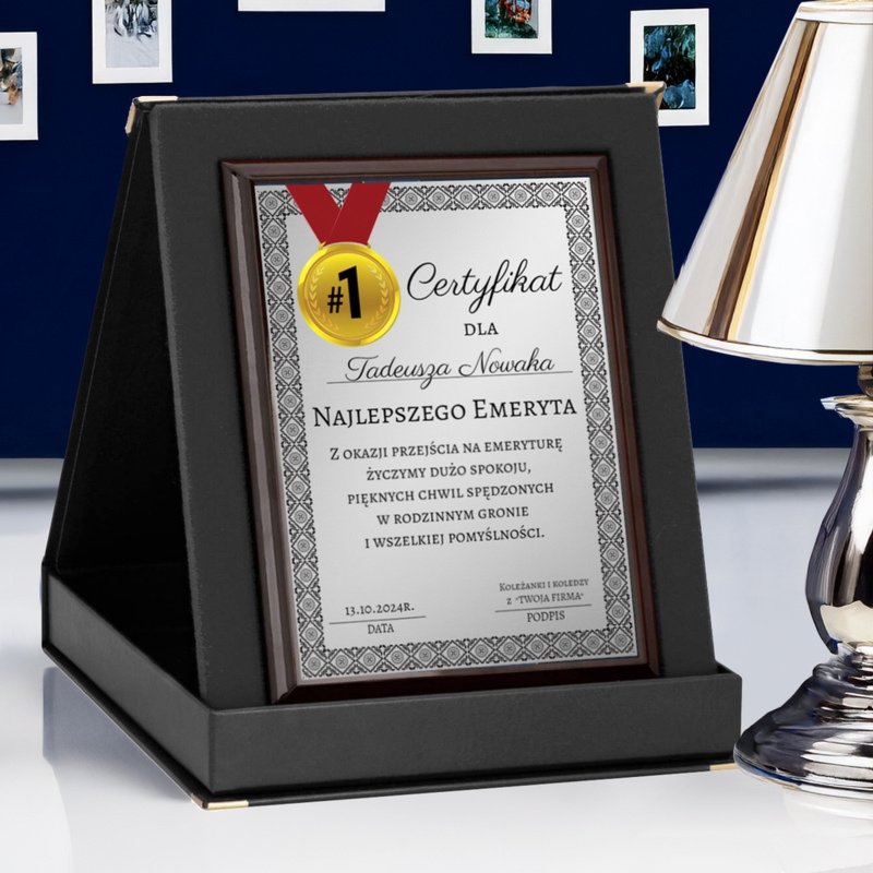 Prezent na emeryturę – certyfikat z dedykacją w czarnym etui