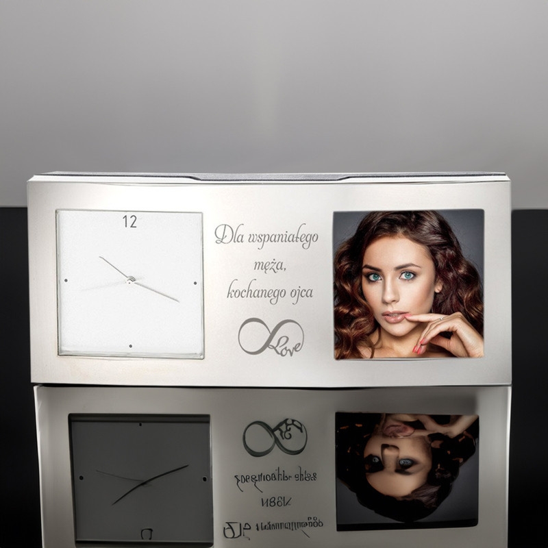 Posrebrzany metalowy zegar kwarcowy na biurko z ramką GRAWER PREZENT