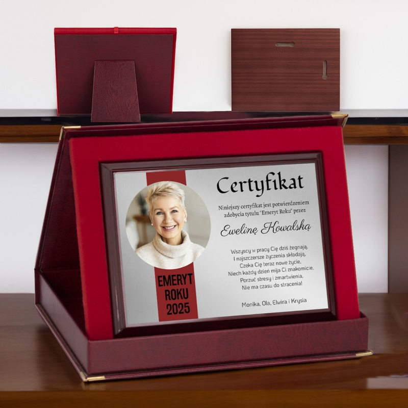 Certyfikat na emeryturę w etui, srebrna tabliczka z dedykacją