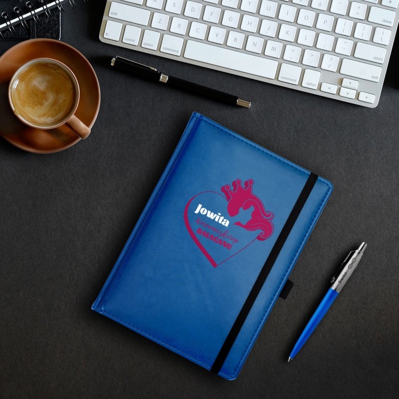 Zestaw dla kierowniczki: błękitny notes Nebraska i Parker z grawerem